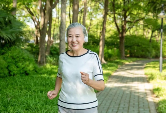 女性一生可分為七個階段：絕經過度期和絕經后期